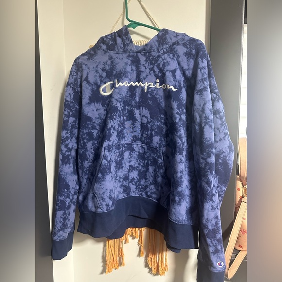 Champion Sweater - Picture 1 of 3